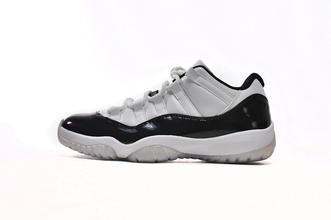 Air Jordan 11 Retro Low x OFF White Low Emerald (Colorway 2)