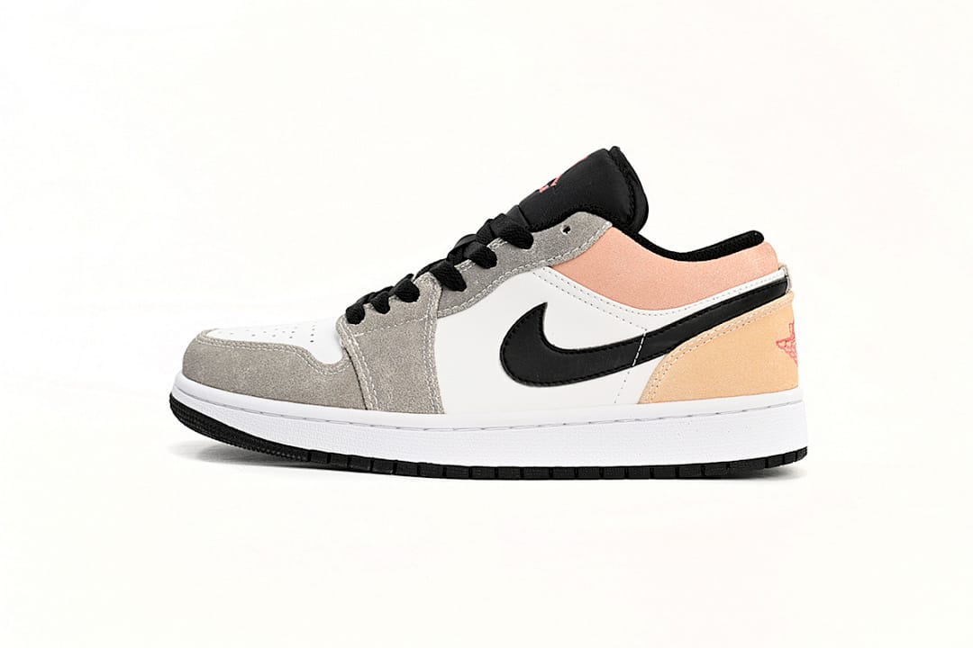 Air Jordan 1 Low SE Flight Club