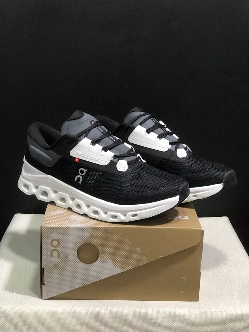 On Cloudstratus 3 'Black Mist White'