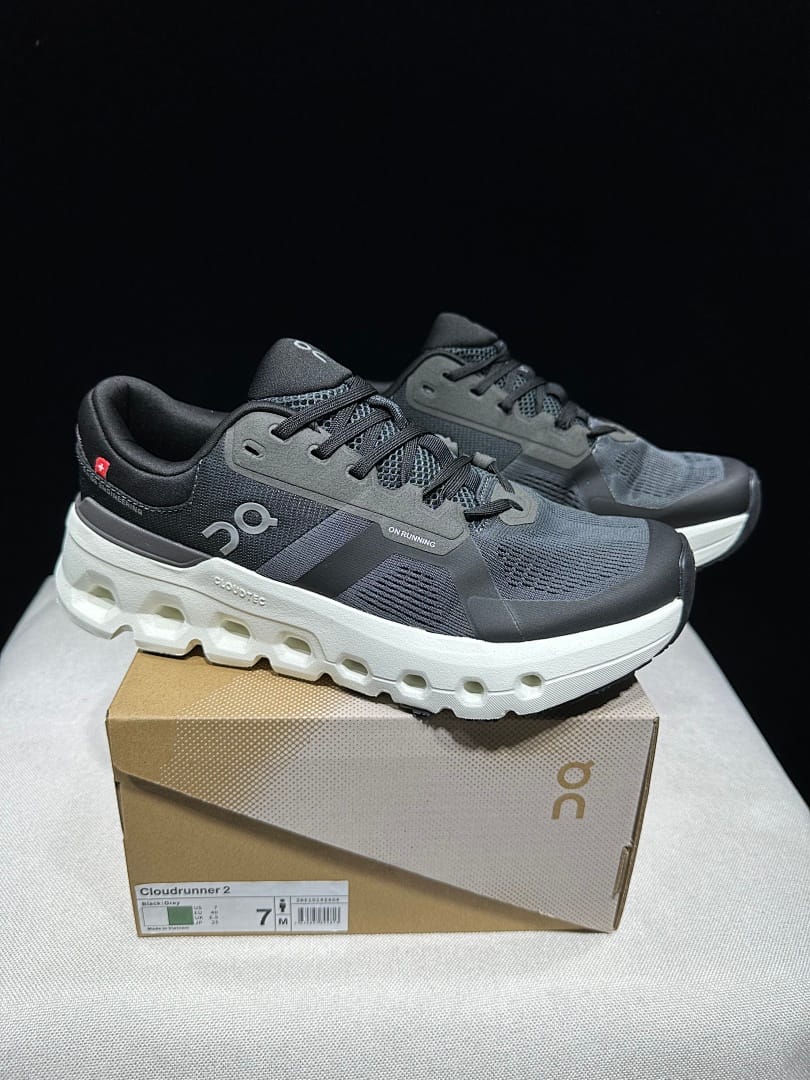 On Cloudrunner 2 'Black White'
