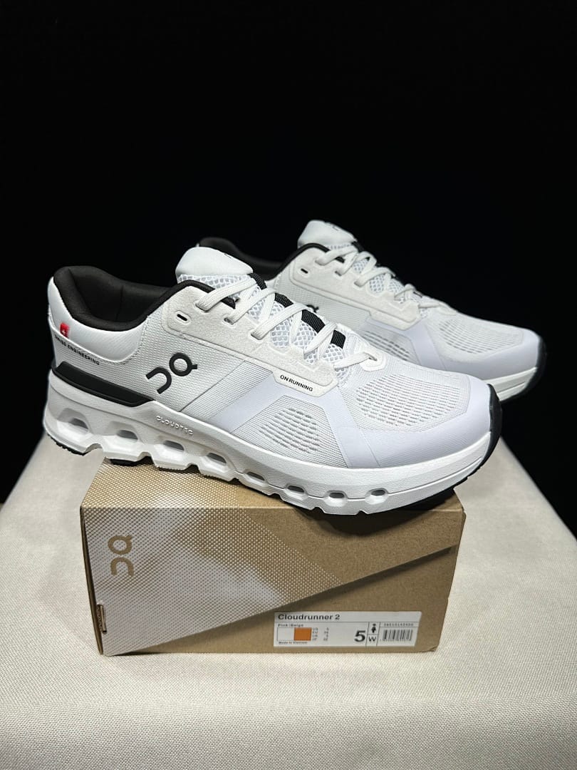 On Cloudrunner 2 'White Black'