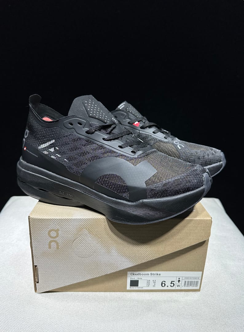 On Cloudspike Amplius 'Triple Black'