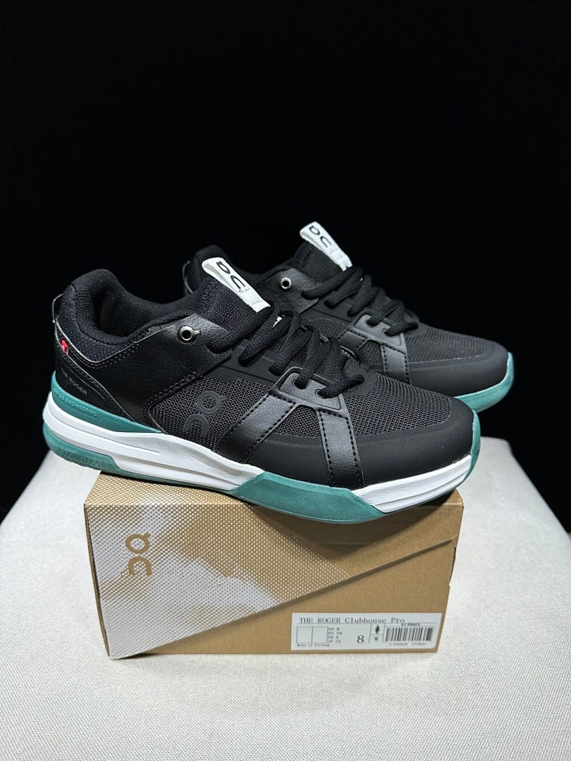 On THE ROGER Clubhouse Pro (Colorway 16)