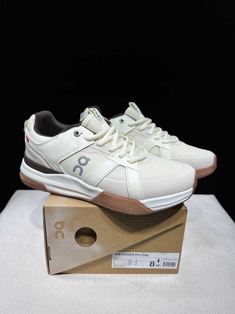 On THE ROGER Clubhouse Pro (Colorway 13)