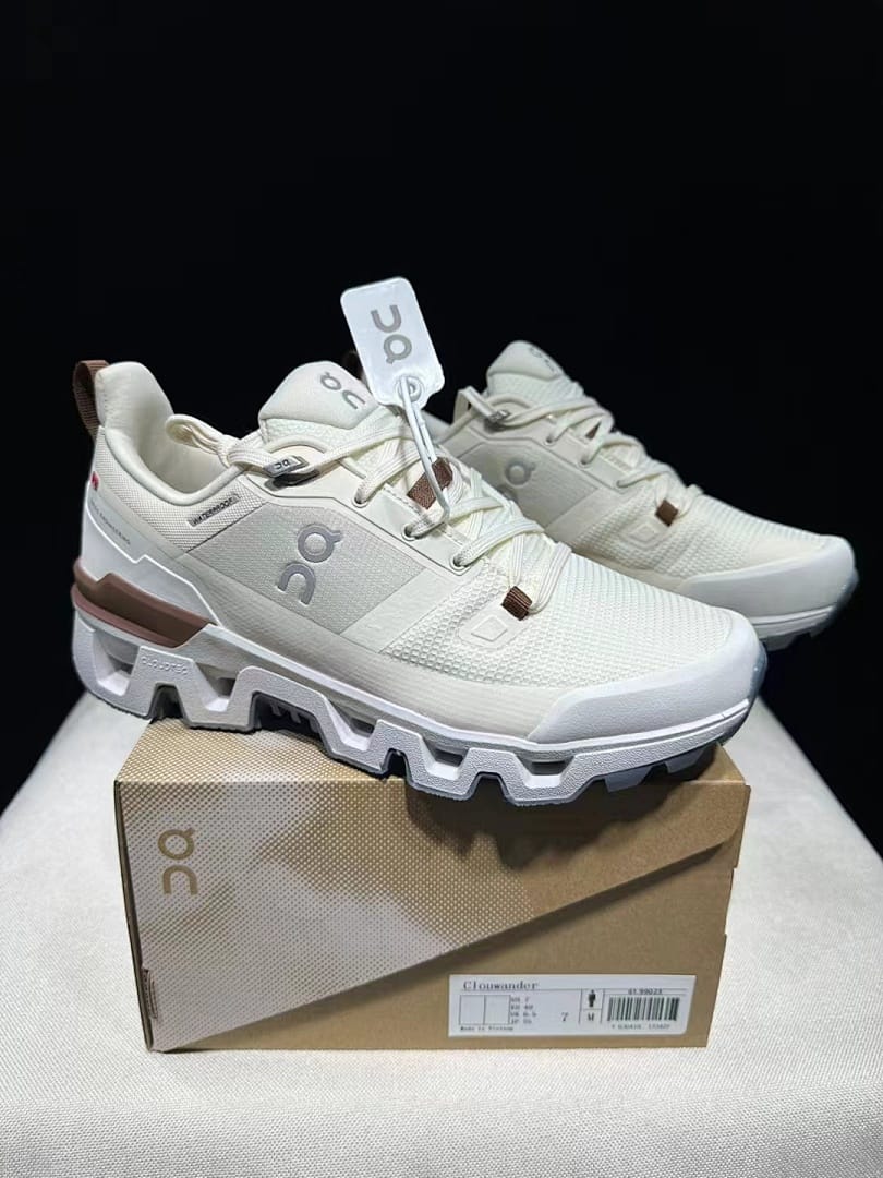 On Cloudwander WP (Colorway 2)