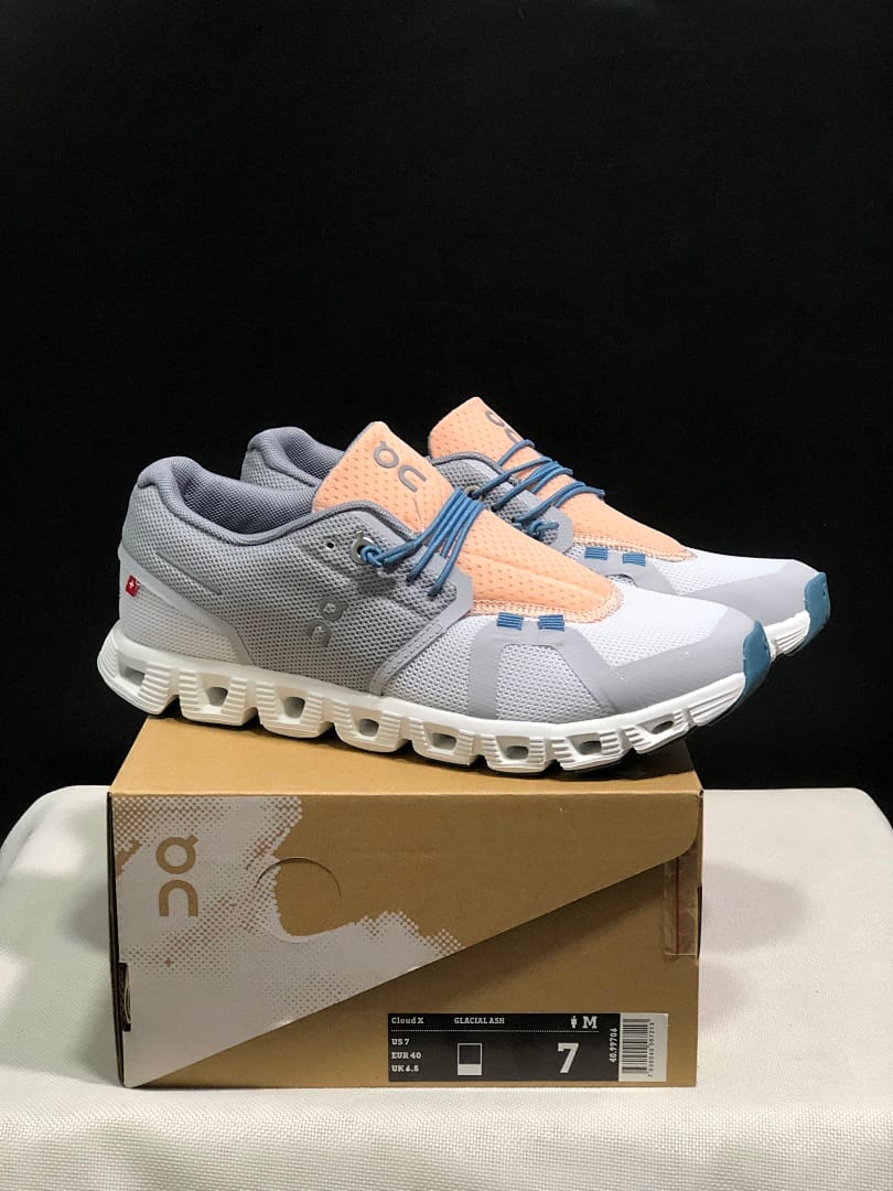 On Cloud 5 (Colorway 30)