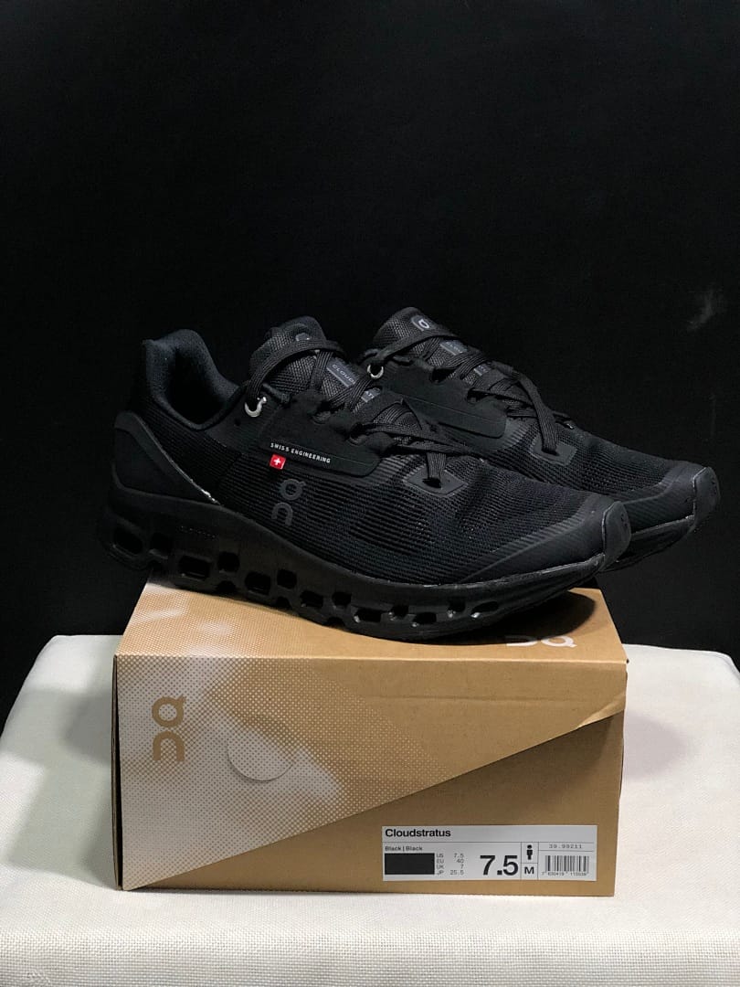On Cloudstratus 2 'Triple Black'