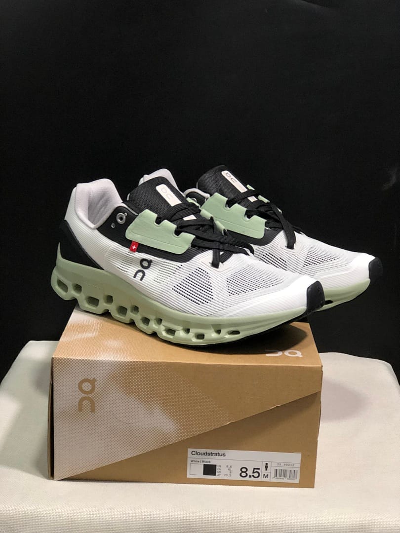 On Cloudstratus 2 'White Black'