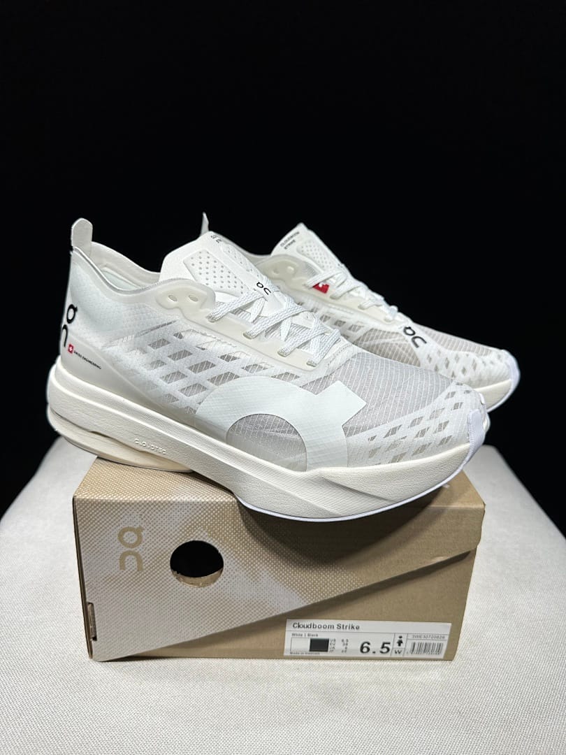 On Cloudspike Amplius 'Triple White'