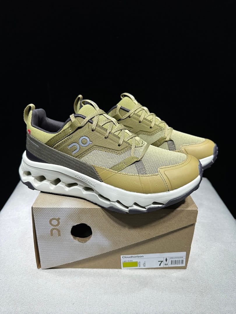 On Cloudhorizon 'Army Green'
