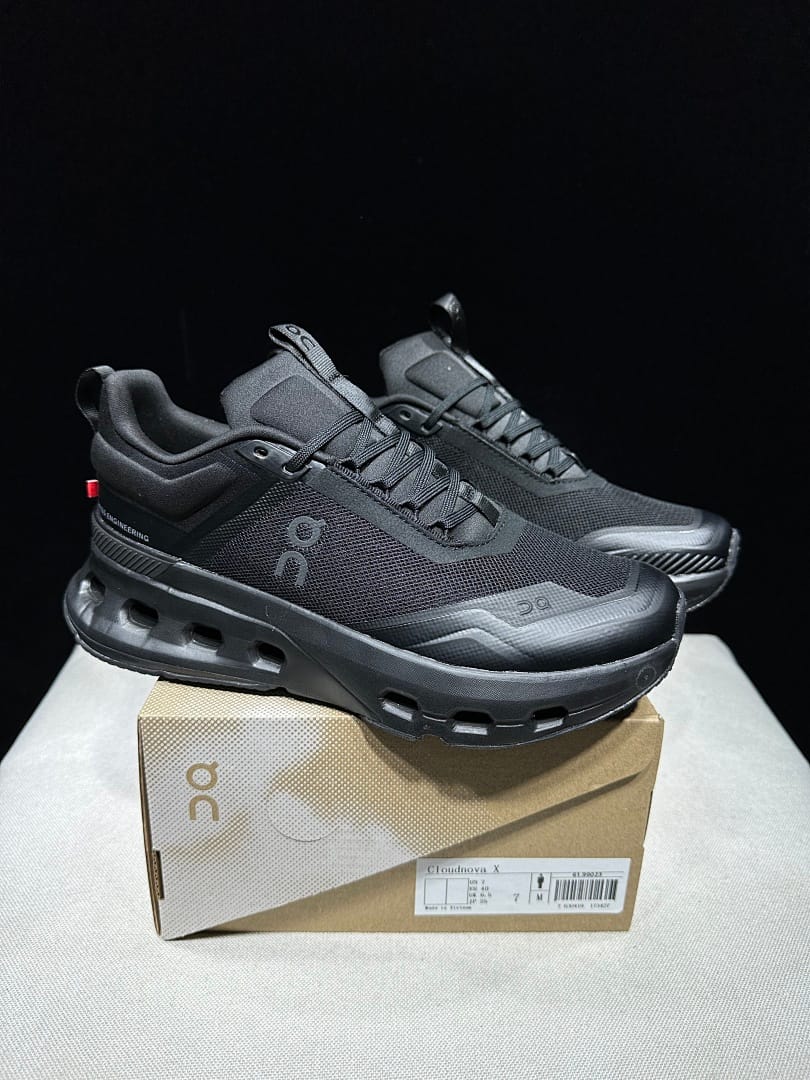 On Cloudnova X 'Triple Black'