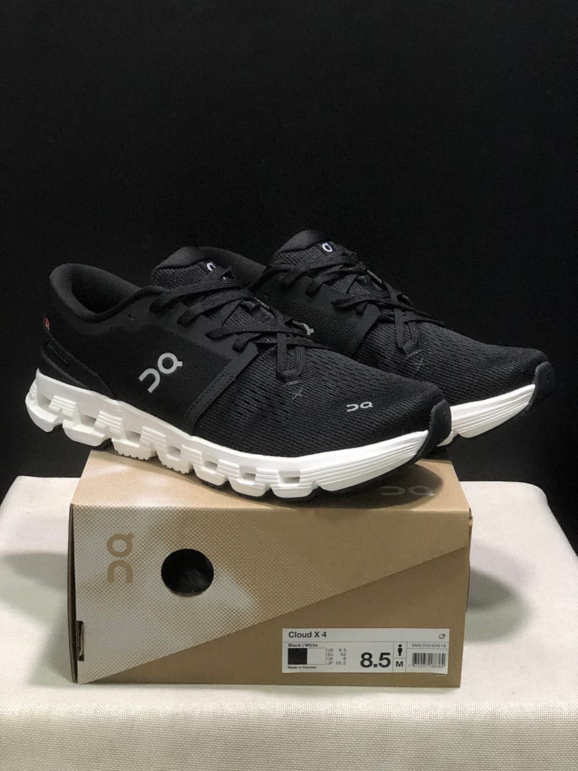On Cloud X4 'Black White'