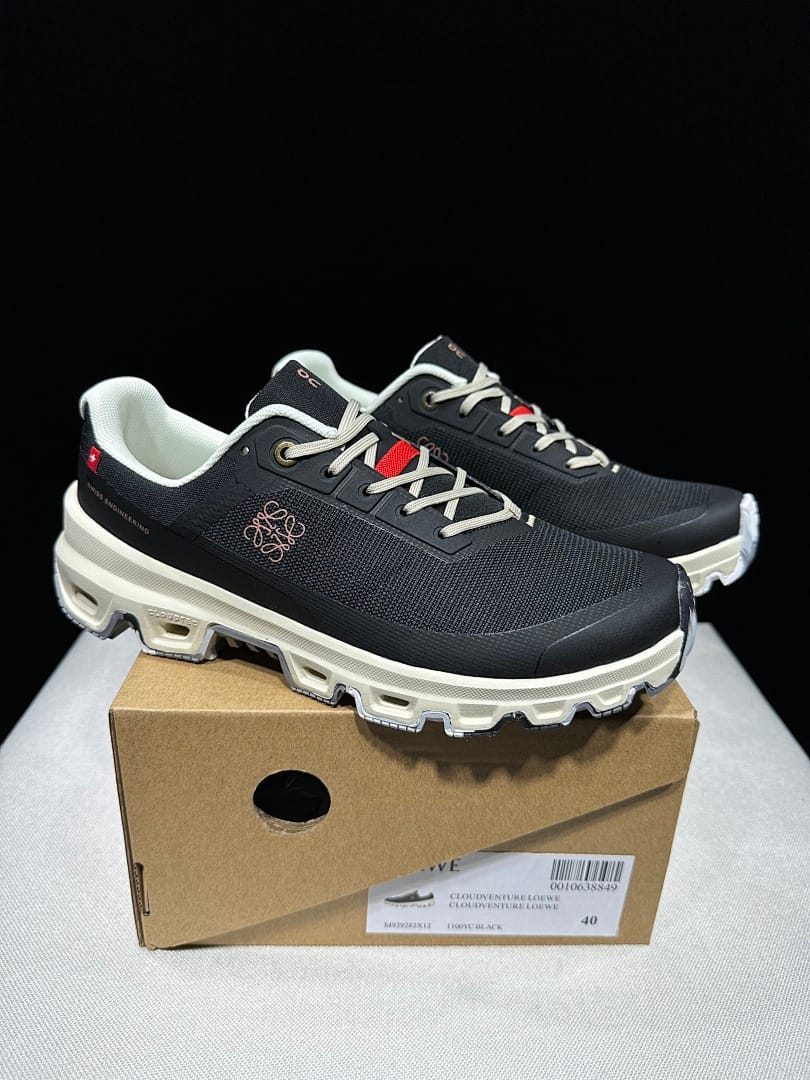 On Cloudventure 'Triple Black' (Colorway 2)