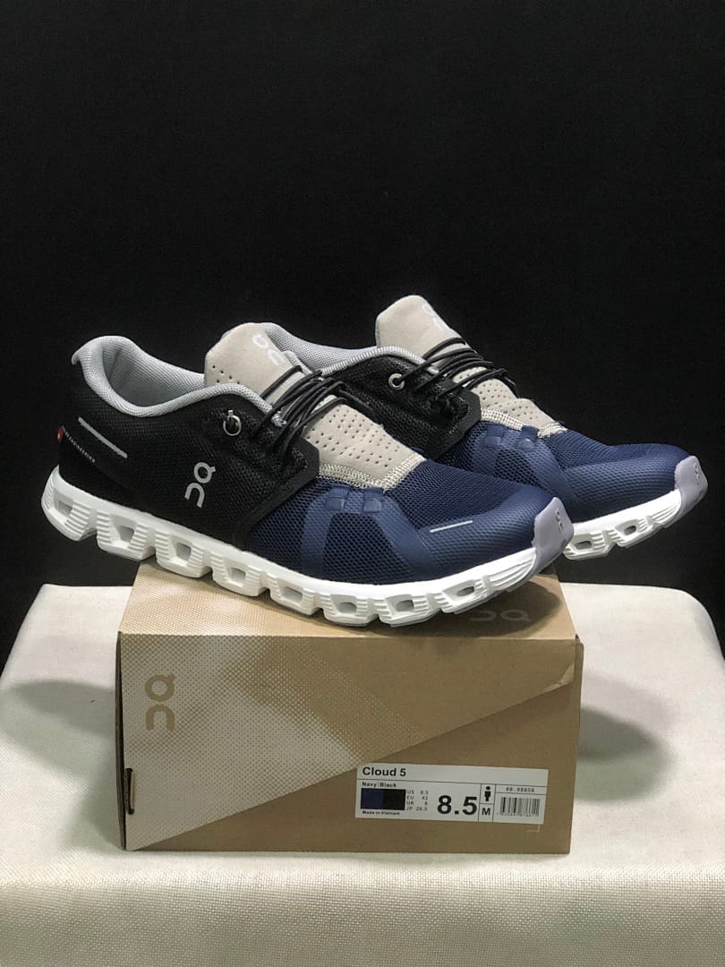 On Cloud 5 (Colorway 2)