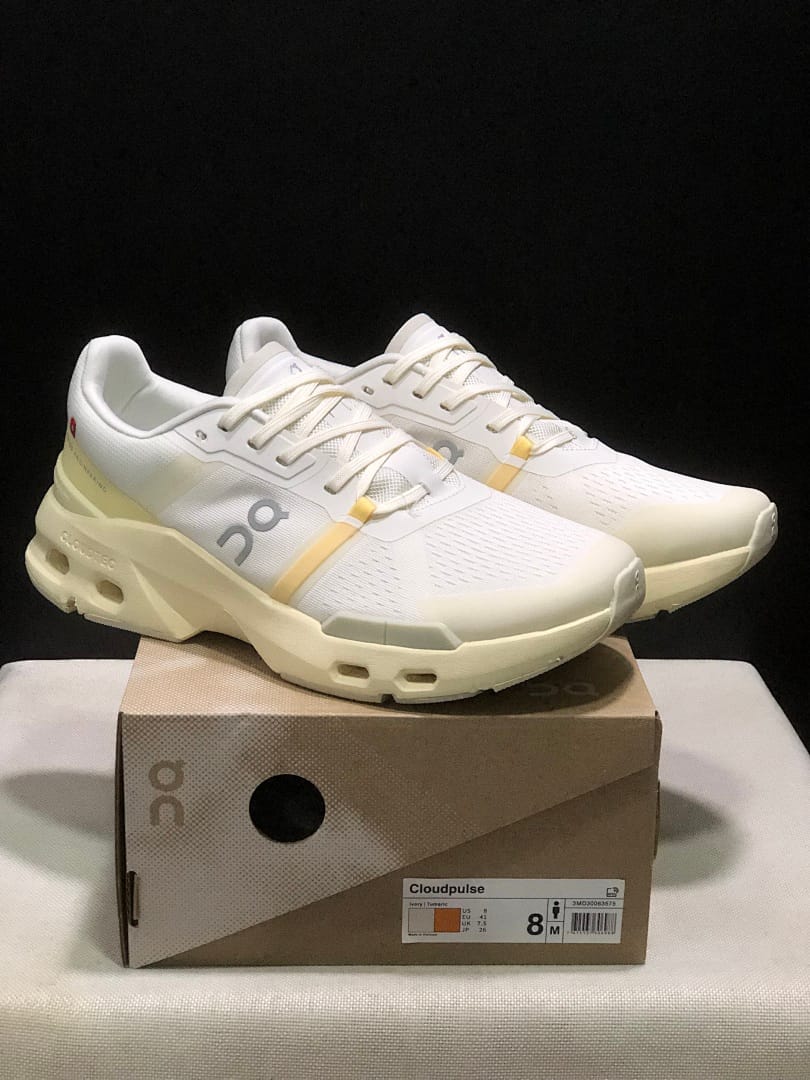 On Cloudpulse 'Off White'