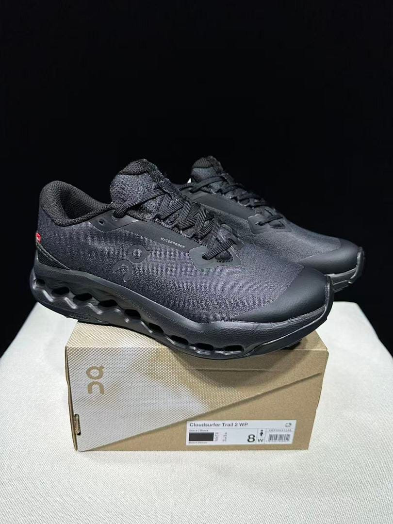 On Cloudsurfer Trail 2 'Triple Black'