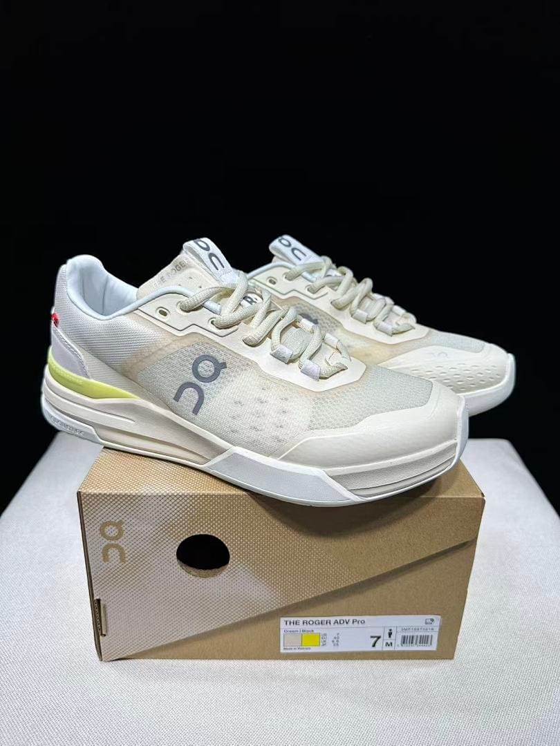 On THE ROGER Clubhouse Pro (Colorway 7)
