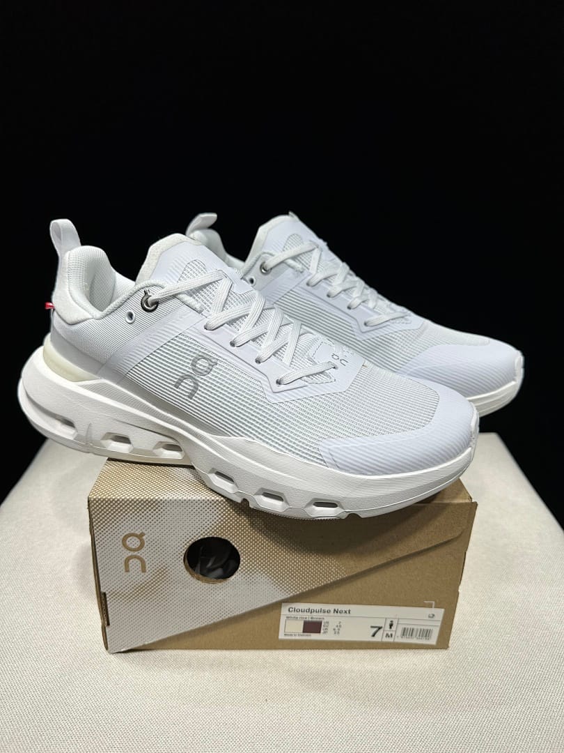 On Cloudpulse Next (Colorway 10)