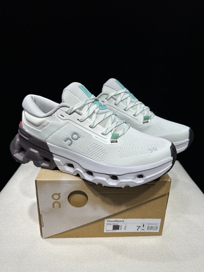 On Cloudflyer 5 'White Beige'