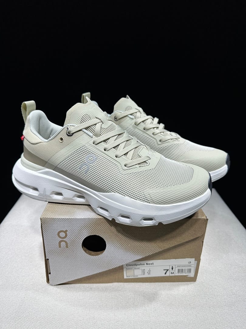 On Cloudpulse Next (Colorway 5)