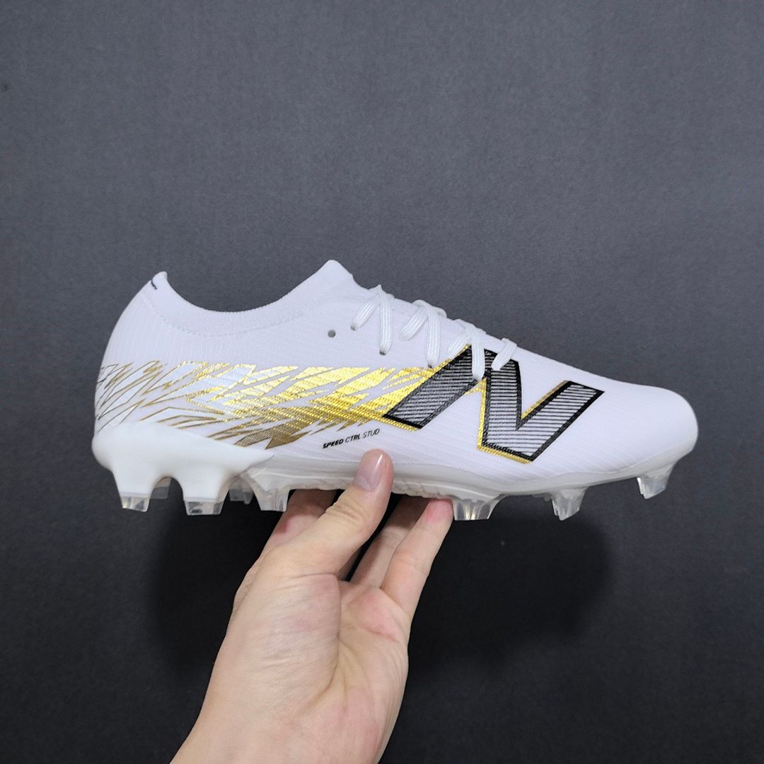 New Balance Football Boot V8 FG