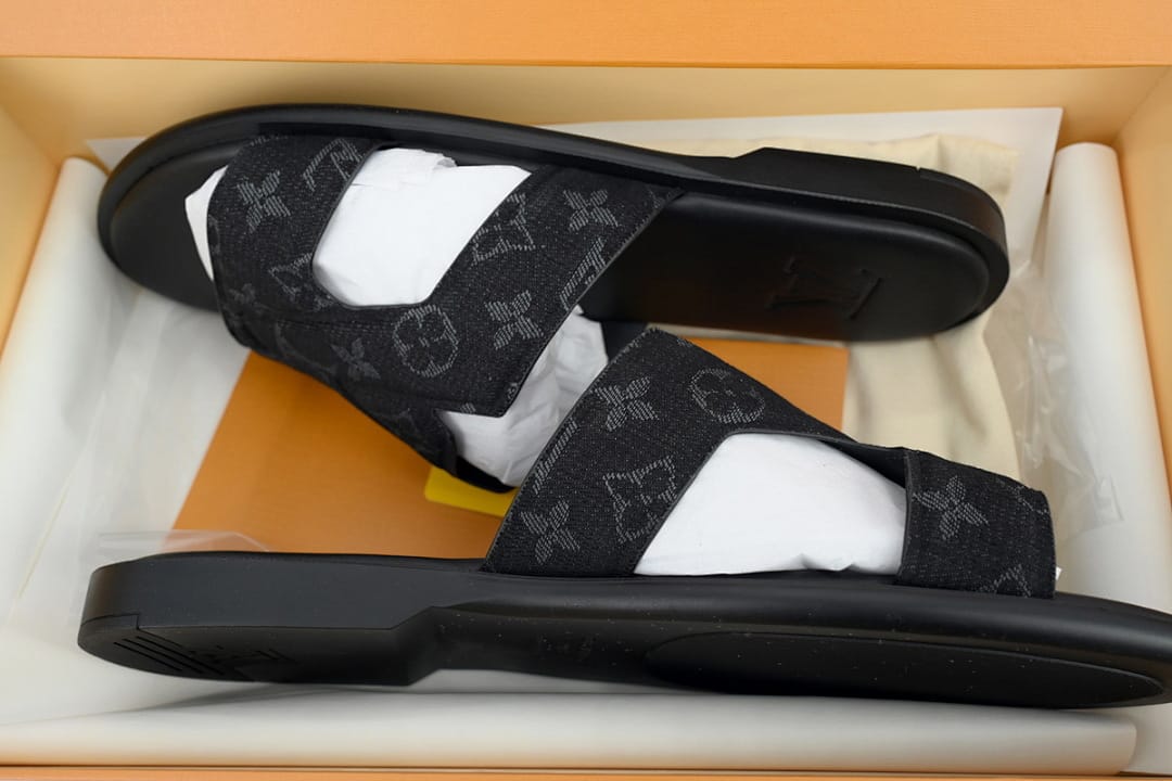 Louis Vuitton LV Slipper Strap Slippers Oasis Black Cloth