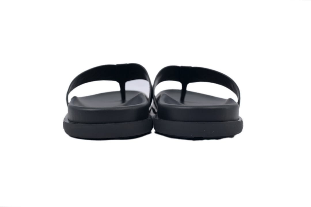 Louis Vuitton LV Slipper Flip Flops The Network Is Completely Black