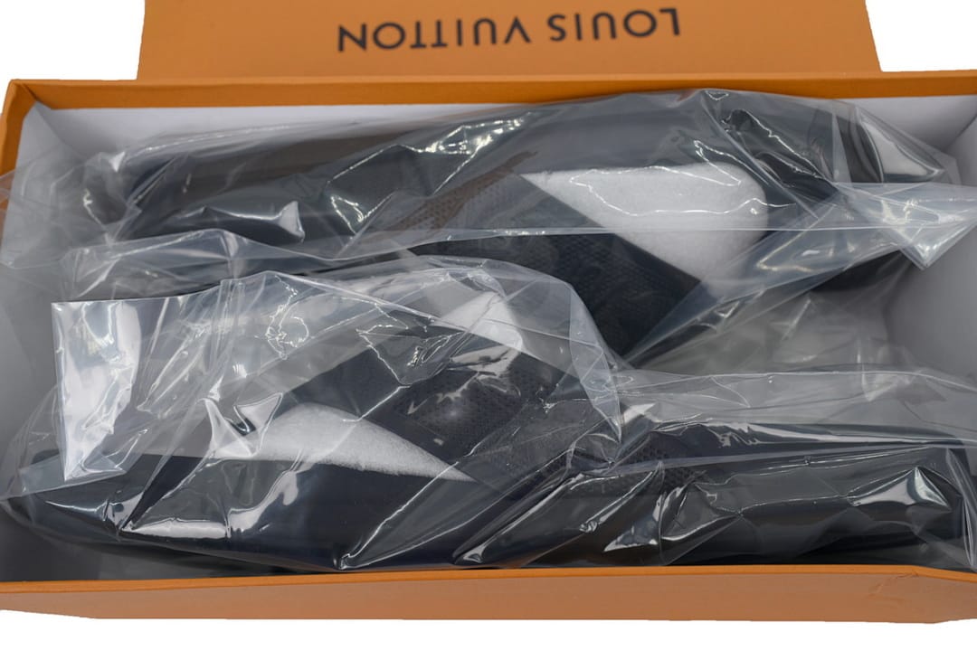 Louis Vuitton LV Slipper Flip Flops The Network Is Completely Black