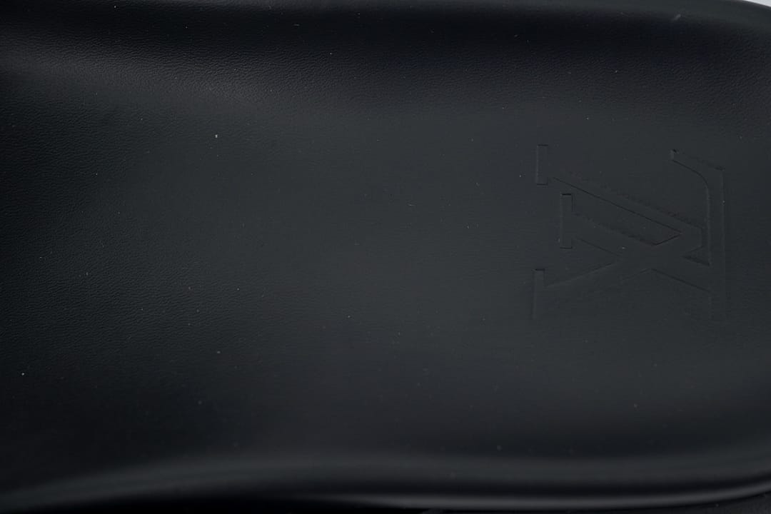 Louis Vuitton LV Slipper Flip Flops The Network Is Completely Black