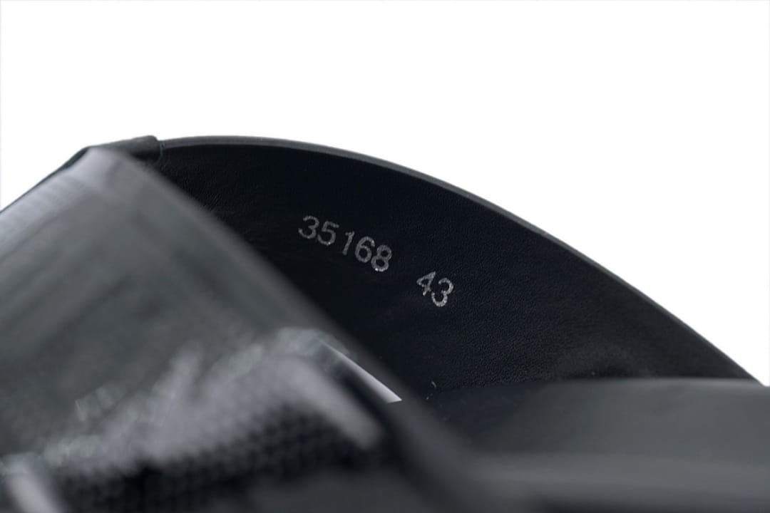 Louis Vuitton LV Slipper Flip Flops The Leather Surface Is Completely Black