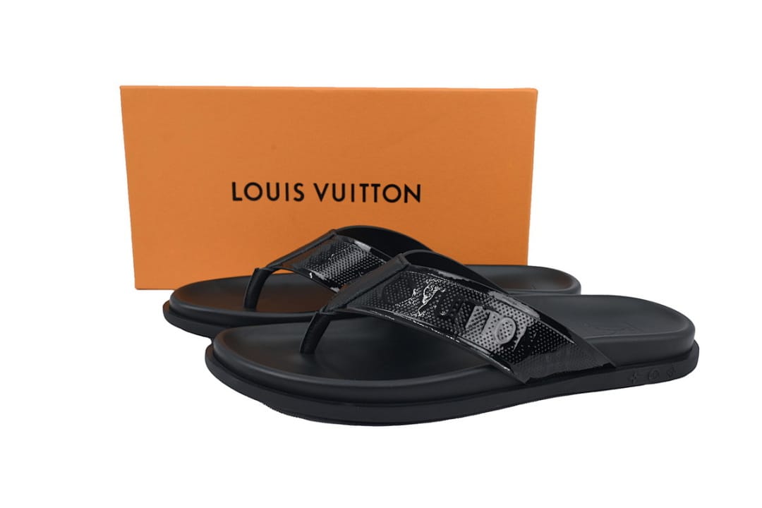Louis Vuitton LV Slipper Flip Flops The Leather Surface Is Completely Black