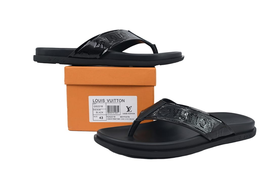 Louis Vuitton LV Slipper Flip Flops The Leather Surface Is Completely Black