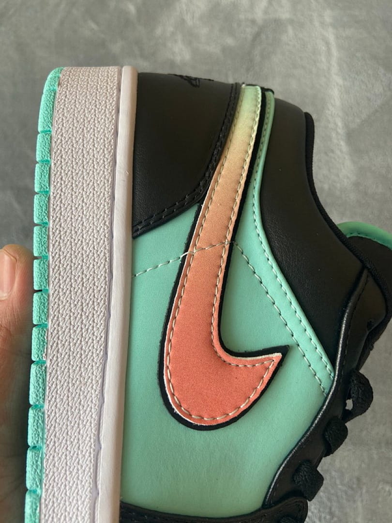 Air Jordan 1 Low SE Tropical Twist