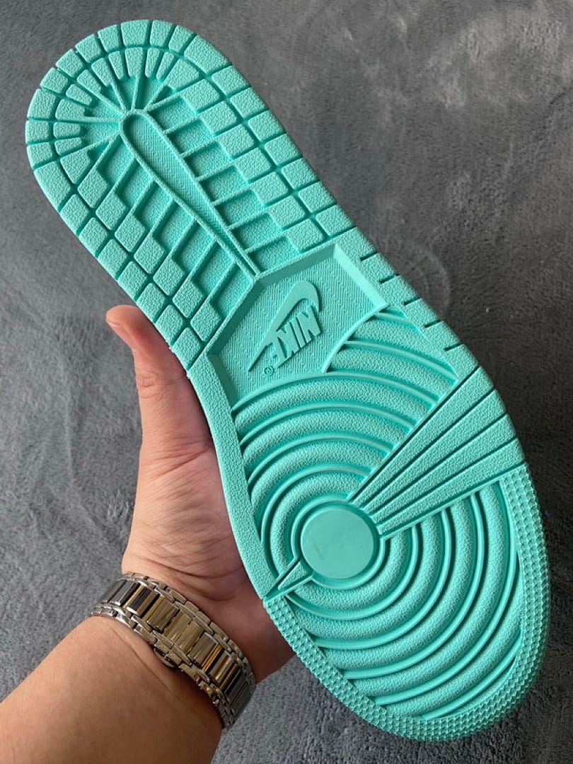 Air Jordan 1 Low SE Tropical Twist