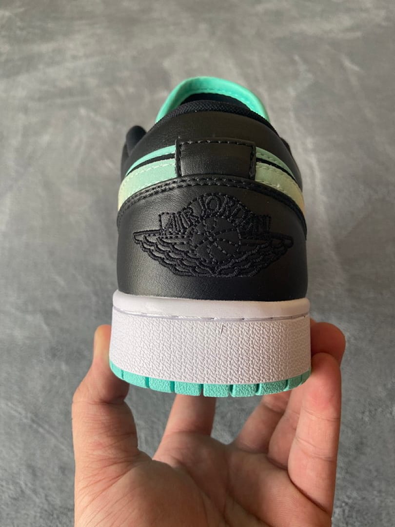 Air Jordan 1 Low SE Tropical Twist