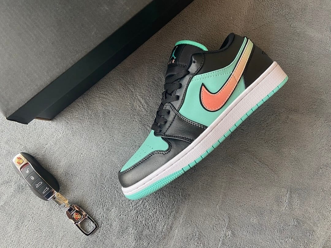 Air Jordan 1 Low SE Tropical Twist