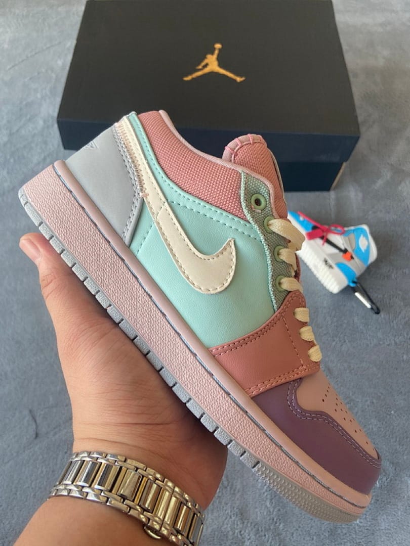 Air Jordan 1 Low SE Champagne