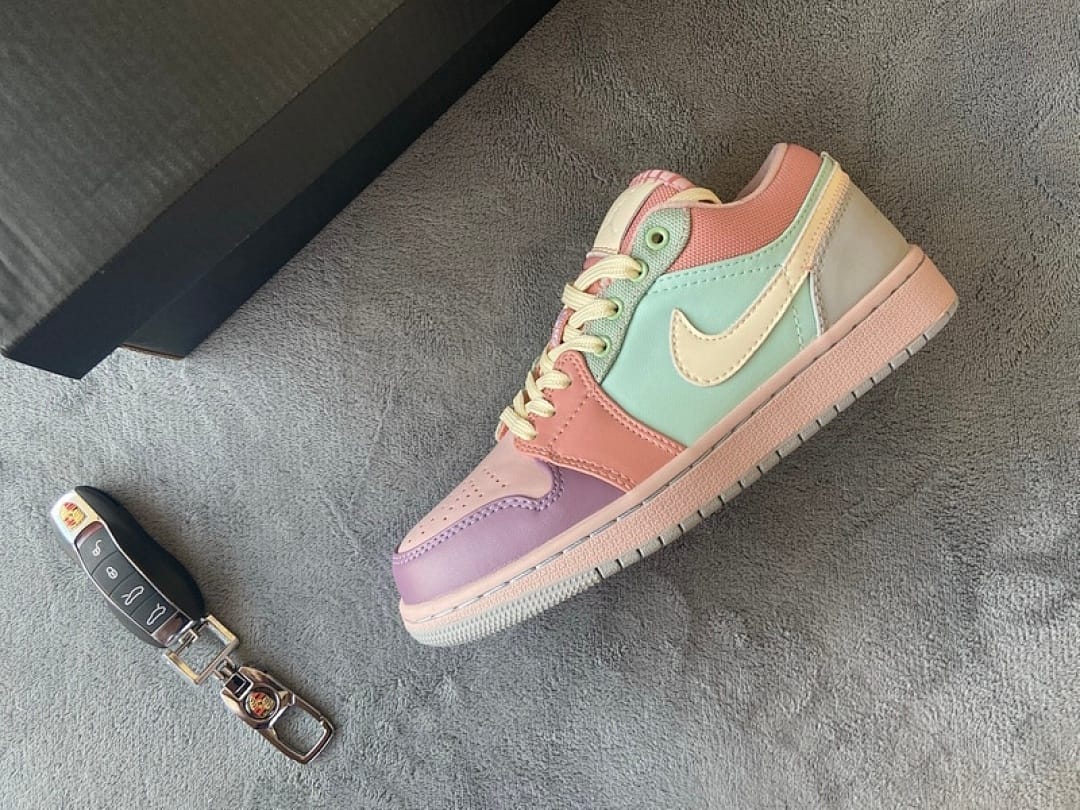 Air Jordan 1 Low SE Champagne