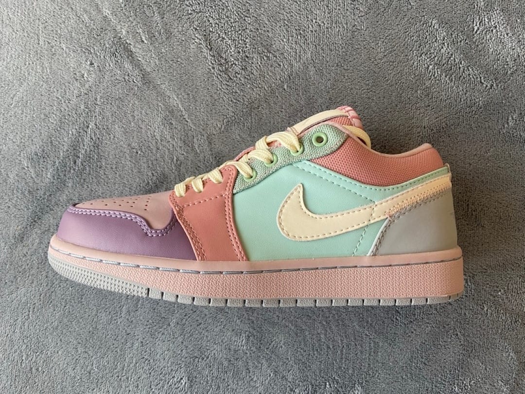 Air Jordan 1 Low SE Champagne