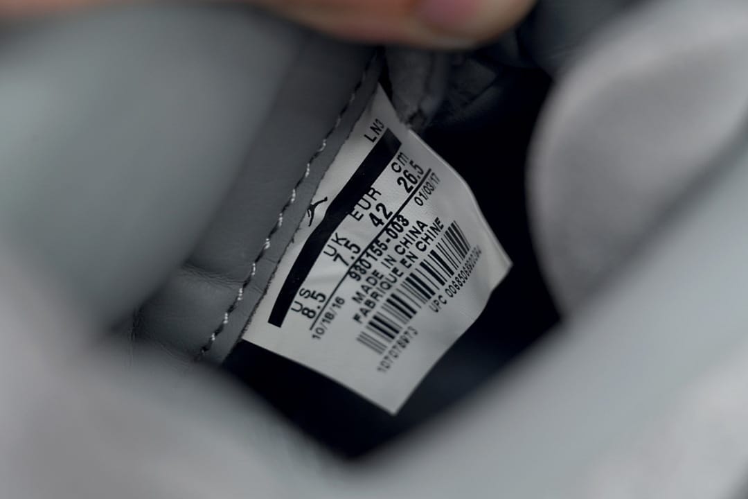 Air Jordan 4 Retro x KAWS Grey