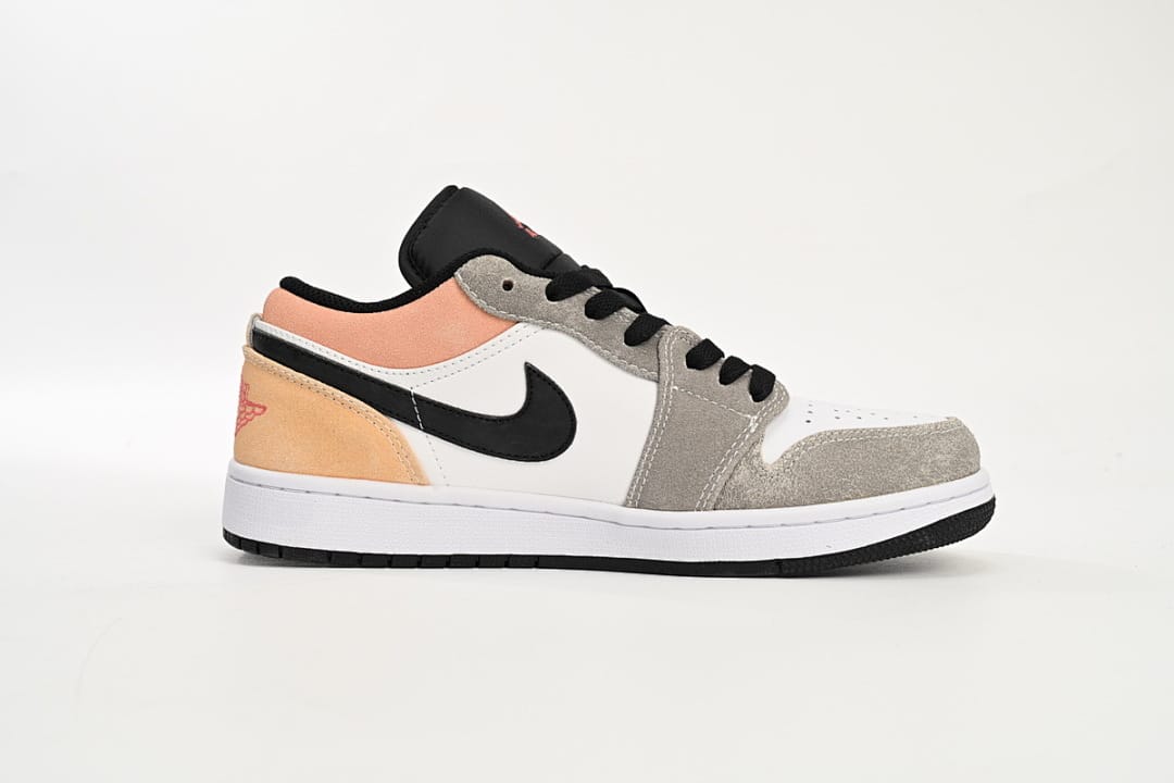 Air Jordan 1 Low SE Flight Club