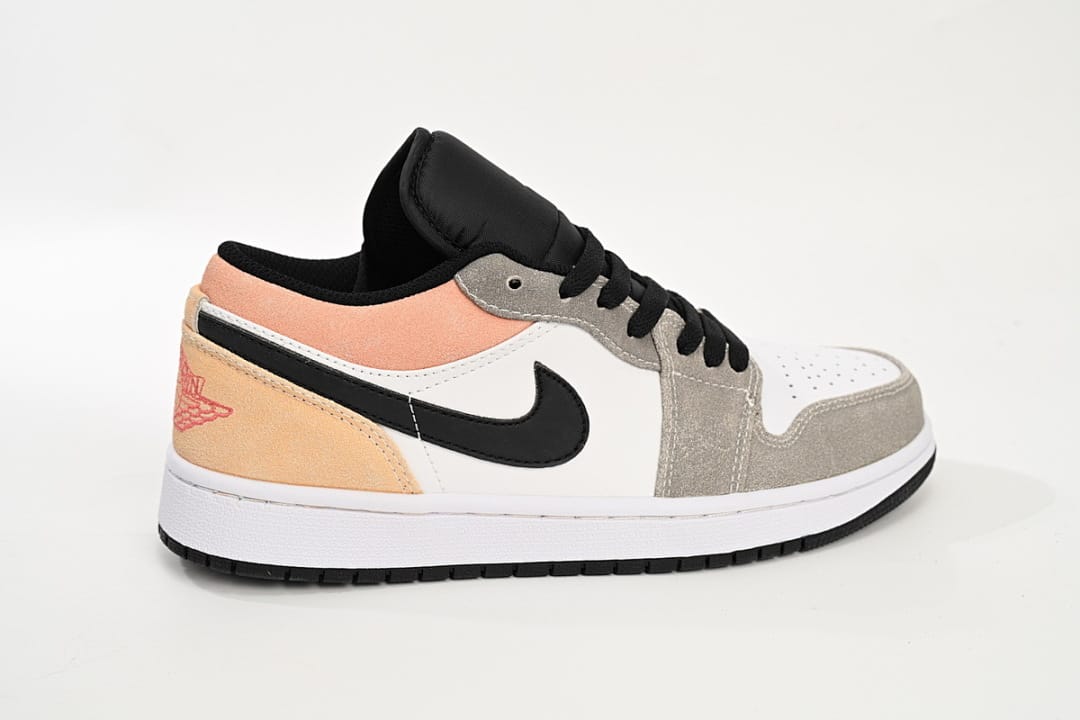 Air Jordan 1 Low SE Flight Club
