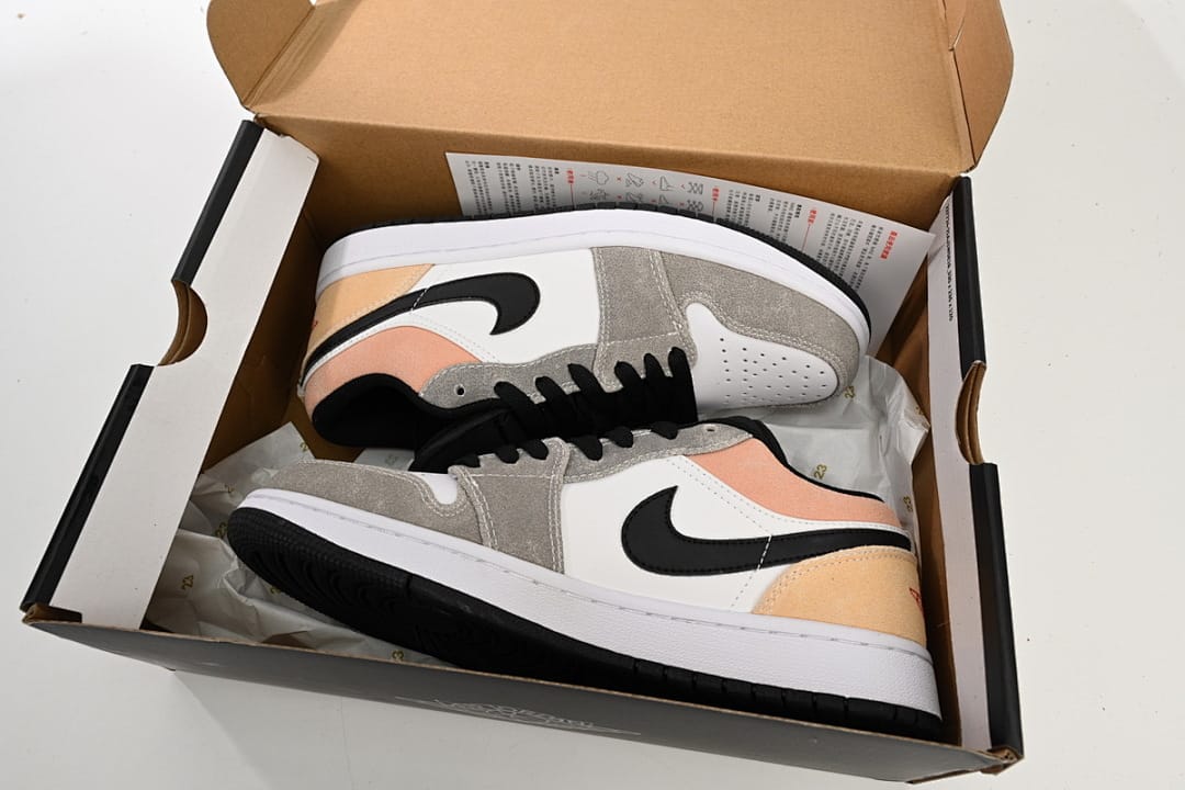 Air Jordan 1 Low SE Flight Club