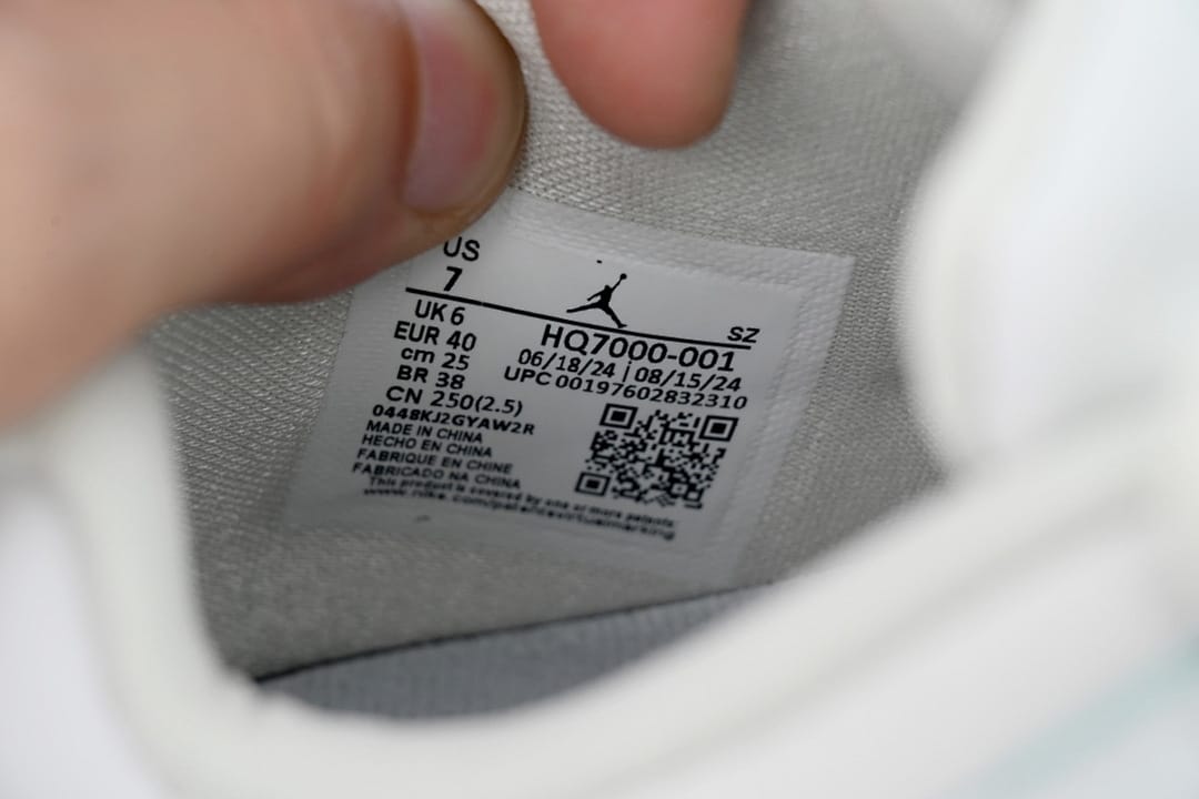Air Jordan 11 Retro x OFF White Snakeskin