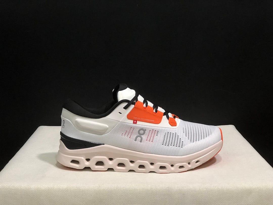 On Cloudstratus 3 'Triple White'
