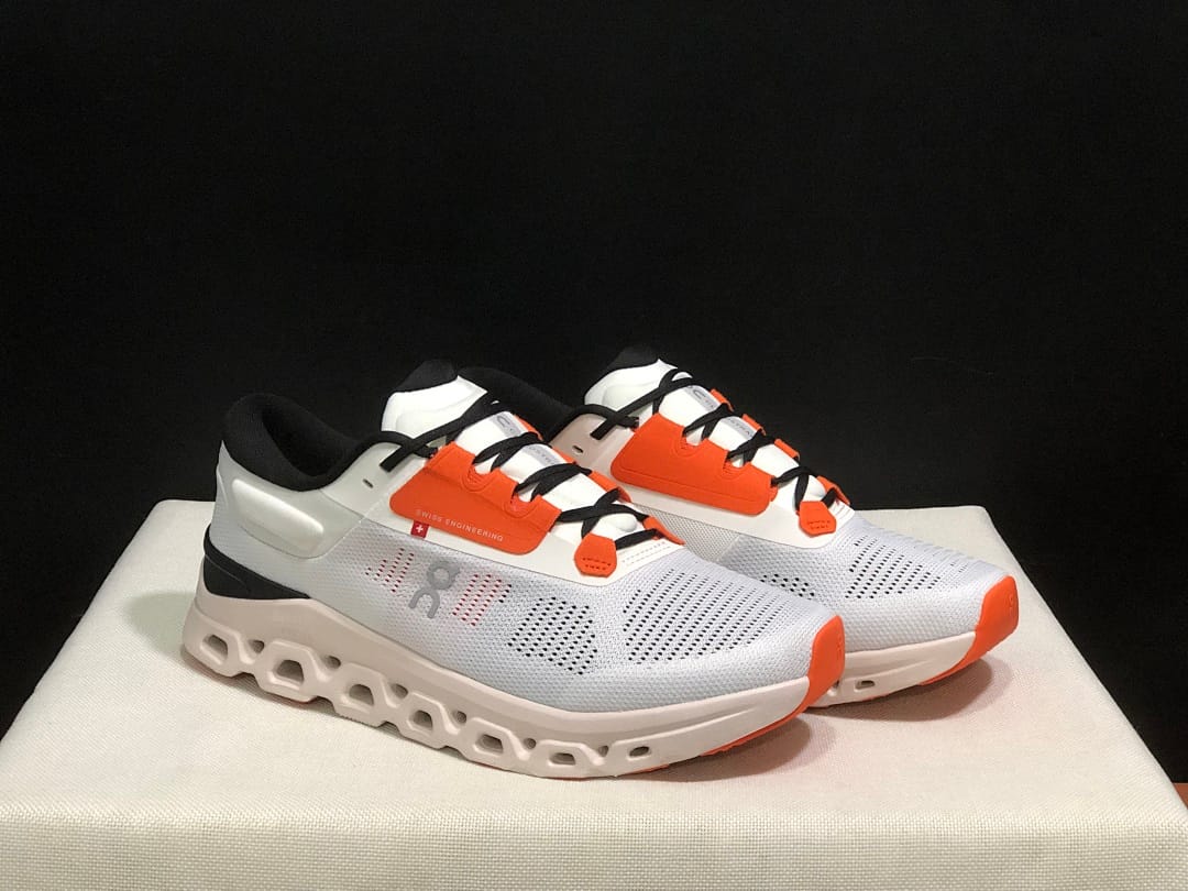 On Cloudstratus 3 'Triple White'