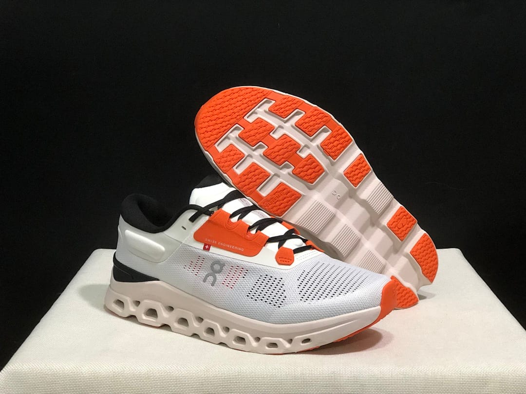 On Cloudstratus 3 'Triple White'