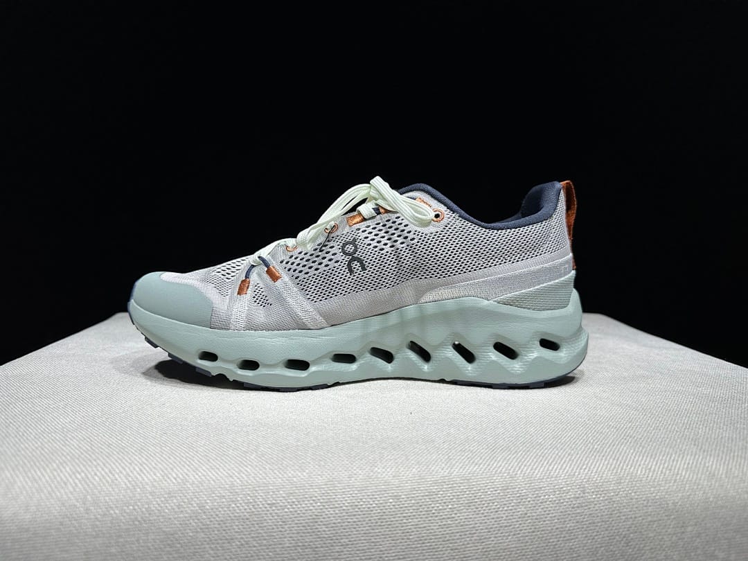 On Cloudsurfer Trail (Colorway 12)