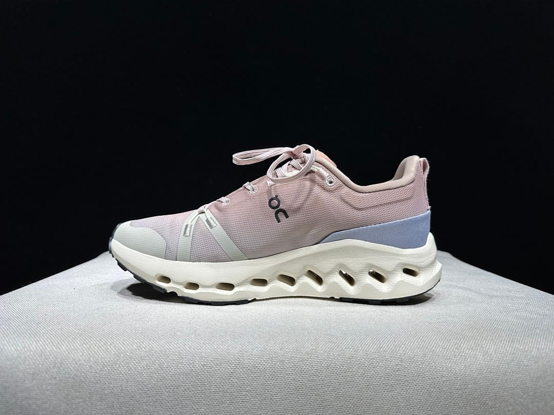 On Cloudsurfer Trail (Colorway 6)