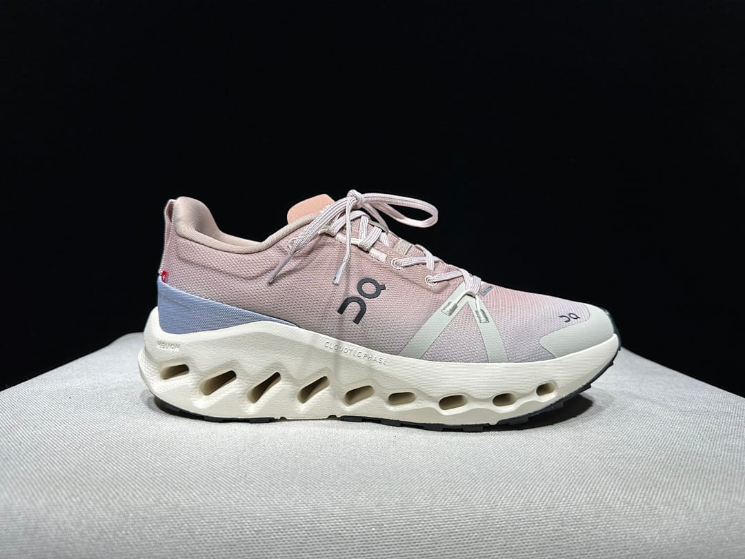 On Cloudsurfer Trail (Colorway 6)